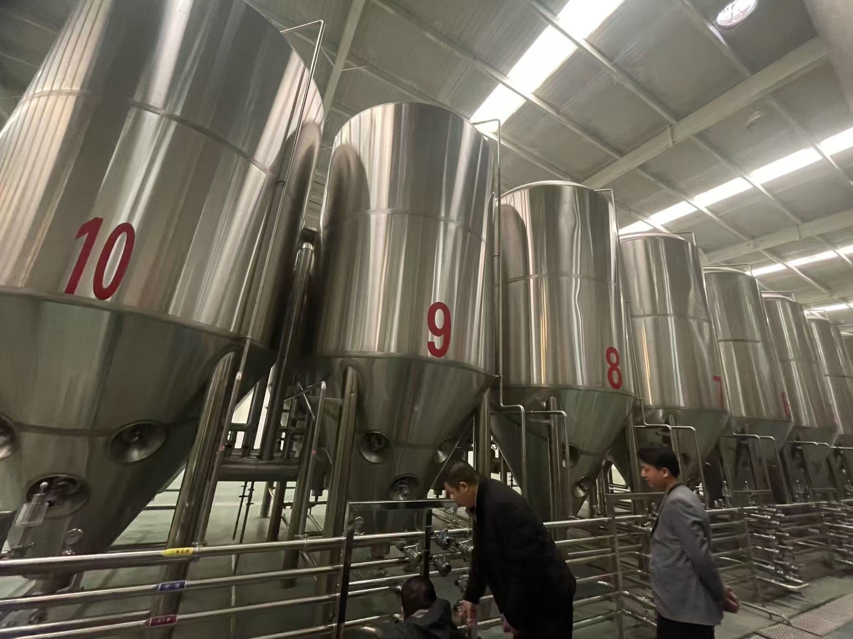 太仆寺精酿啤酒设备厂—平面布置、设备设计、制造、调试、培训等一条龙服务